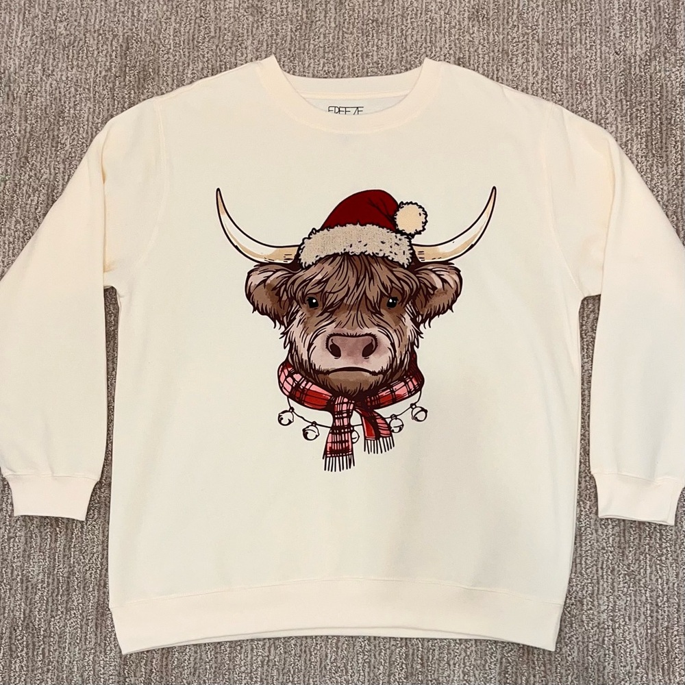 NWOT Highland Cow Christmas Long Sleeve Pullover Cream Sweater Festive Bull